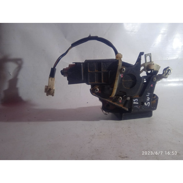 Trava Da Tampa Traseira Toyota Sw4 2015 Com Avaria