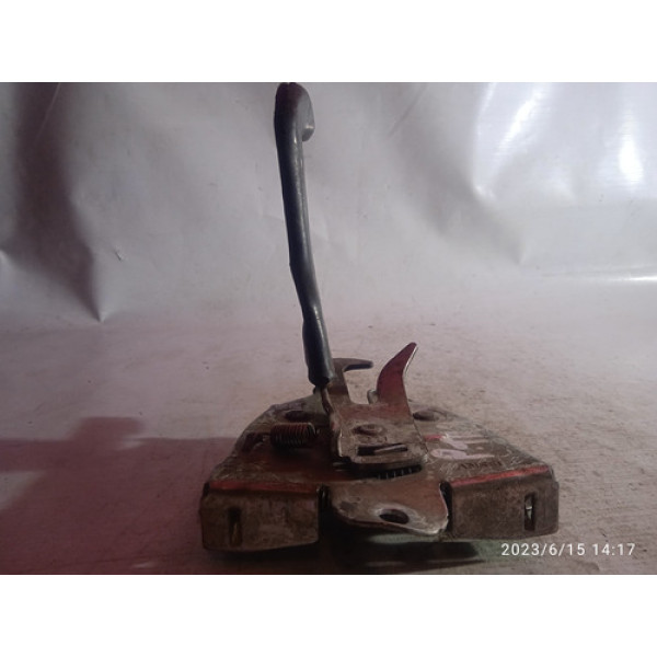 Trava Do Capô Mitsubishi Pajero Tr4 Com Avaria 